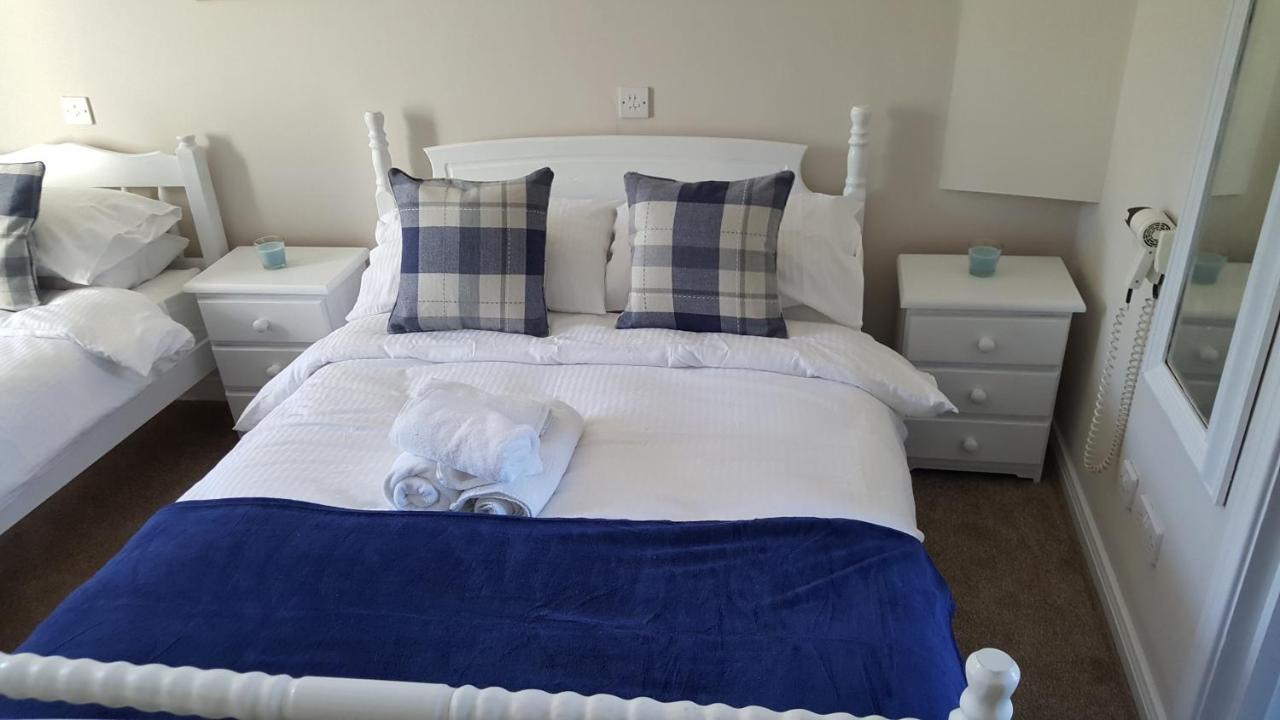 Central Bar Guesthouse Cushendall Exteriör bild