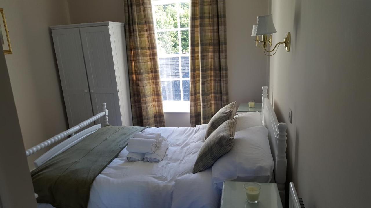 Central Bar Guesthouse Cushendall Exteriör bild