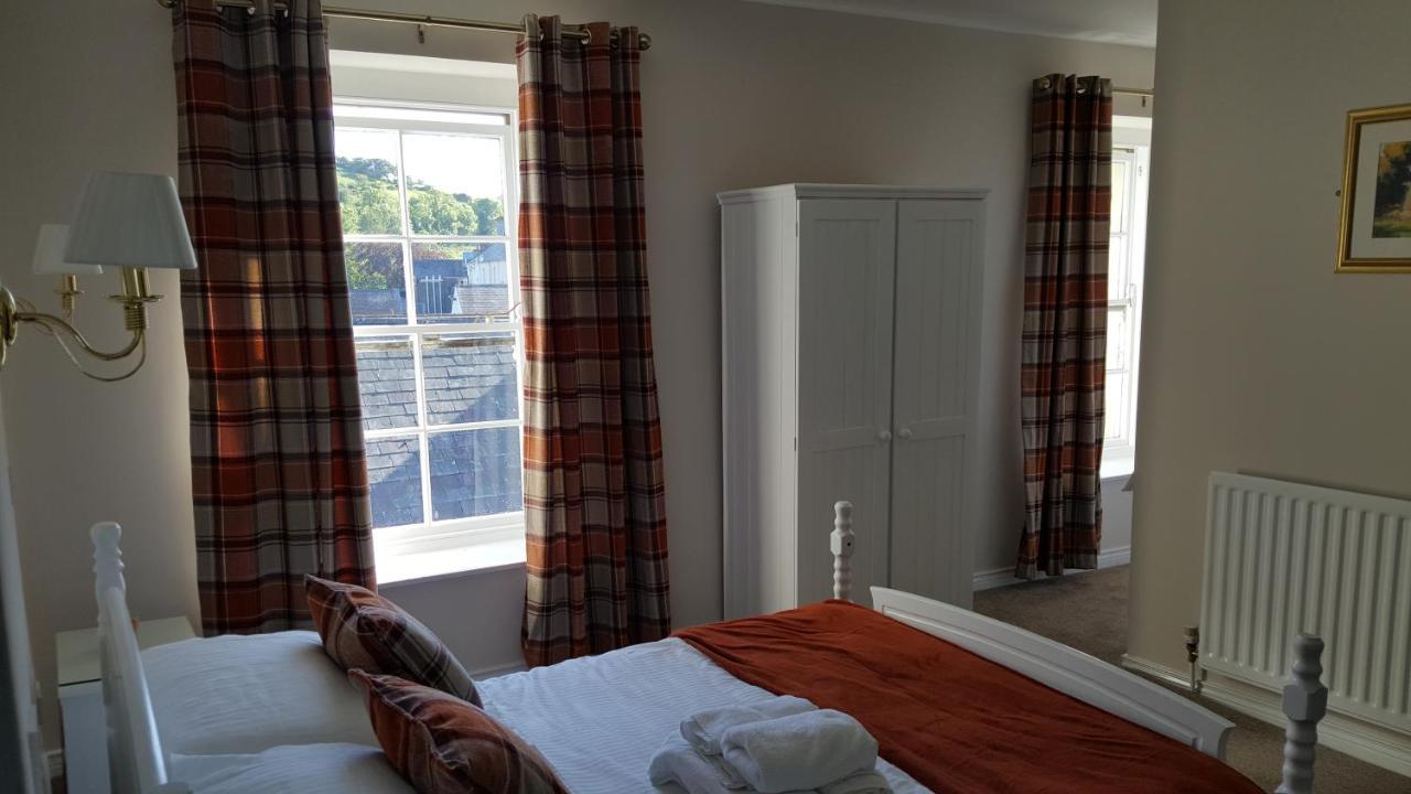 Central Bar Guesthouse Cushendall Exteriör bild