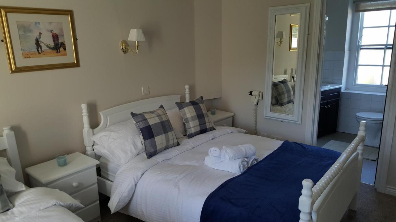 Central Bar Guesthouse Cushendall Exteriör bild