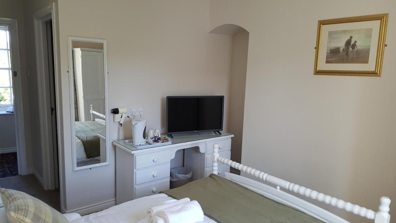 Central Bar Guesthouse Cushendall Exteriör bild